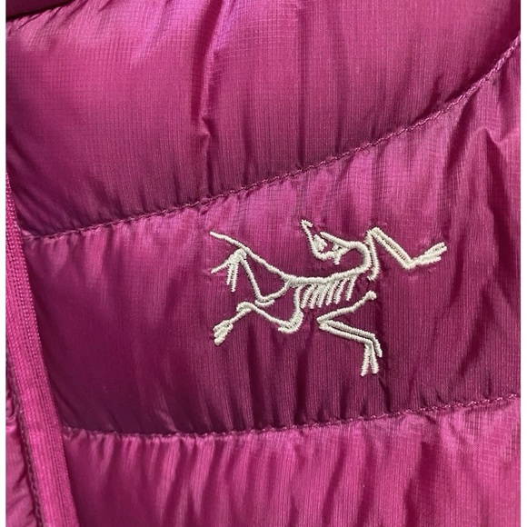 Arcteryx Hoody women’s purple medium 400$ - Picture 2 of 8